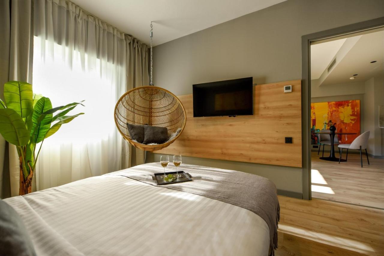Luxury Apartment Near Radisson Hotel - Wall Projector & Modern Design Bucureşti Exterior foto