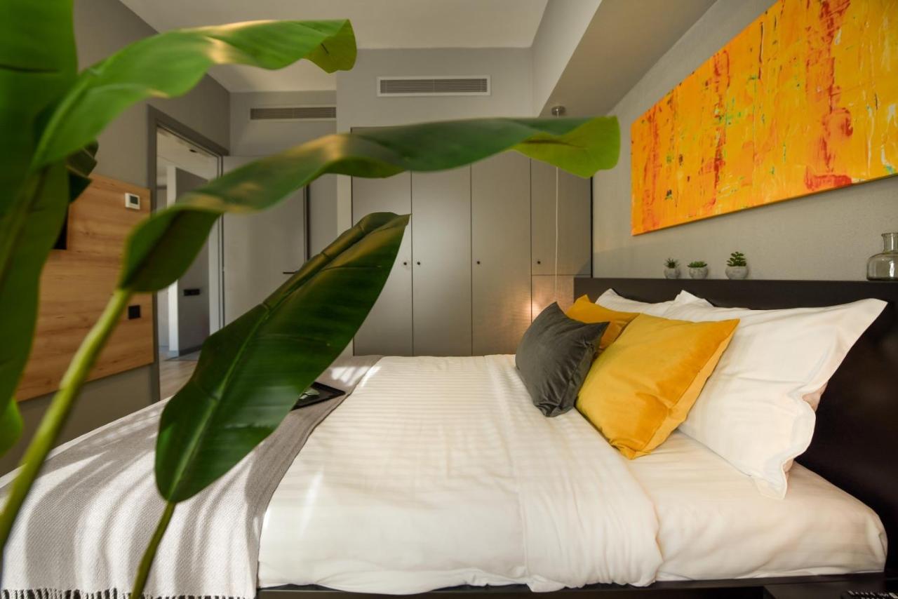 Luxury Apartment Near Radisson Hotel - Wall Projector & Modern Design Bucureşti Exterior foto