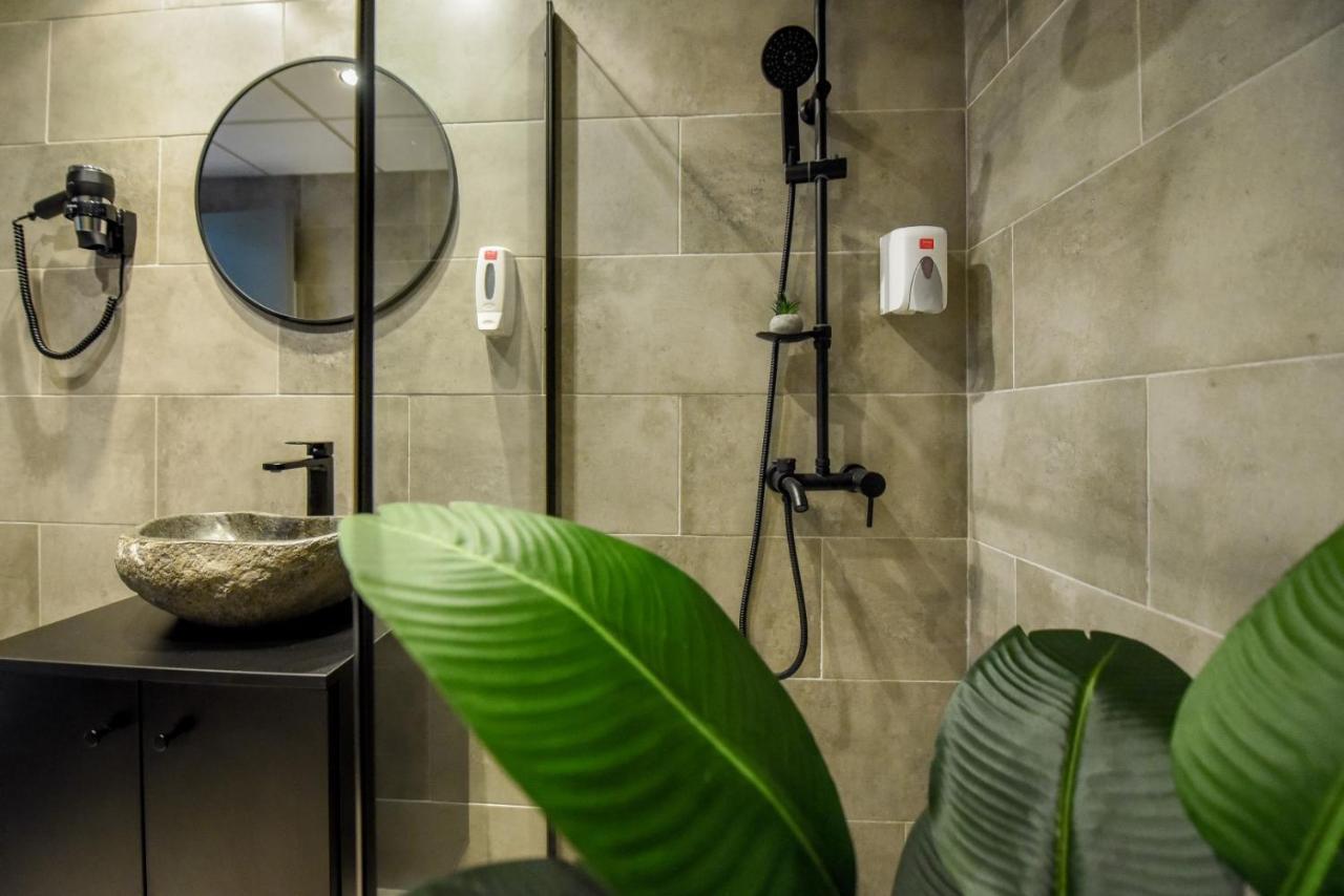 Luxury Apartment Near Radisson Hotel - Wall Projector & Modern Design Bucureşti Exterior foto