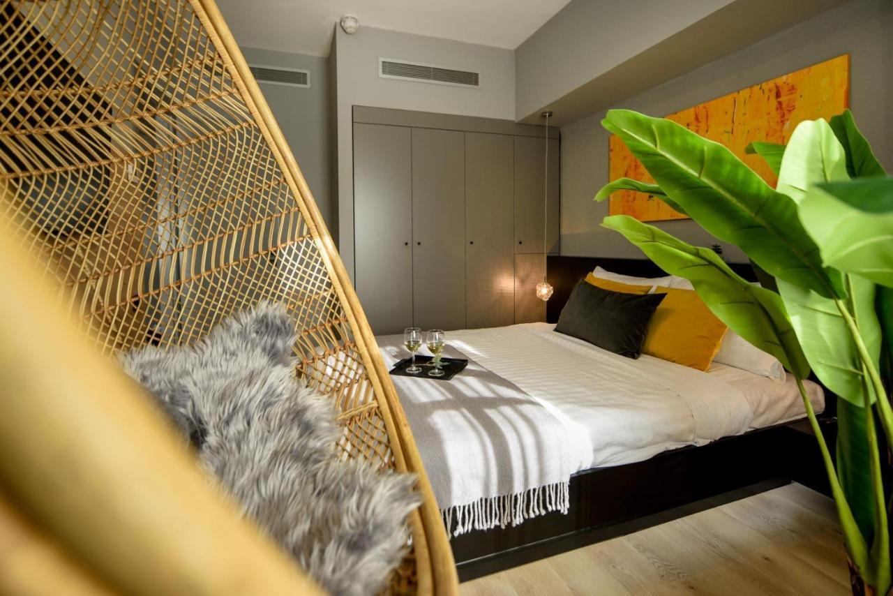 Luxury Apartment Near Radisson Hotel - Wall Projector & Modern Design Bucureşti Exterior foto