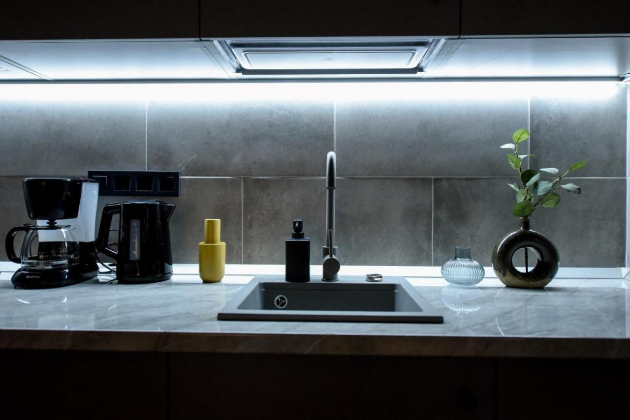 Luxury Apartment Near Radisson Hotel - Wall Projector & Modern Design Bucureşti Exterior foto